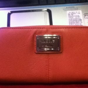 Nicole Millers wallet