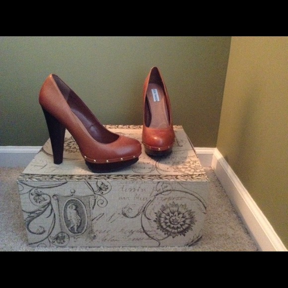 Steve Madden Cognac Pump