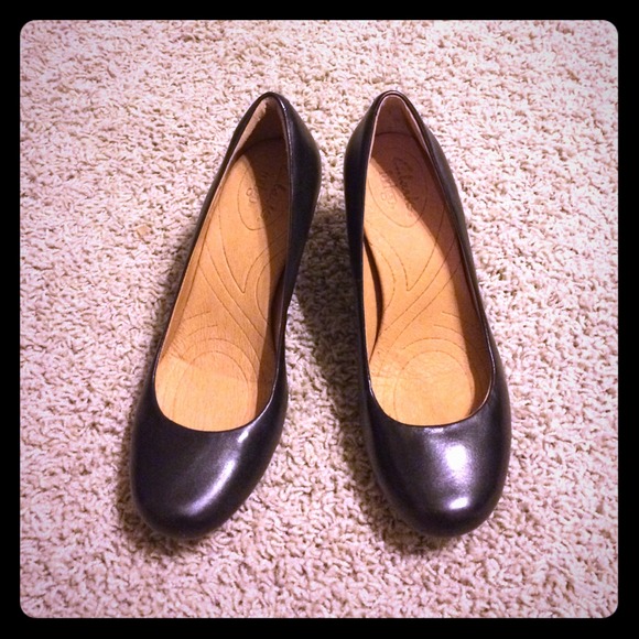 Black leather pumps - indigo by Clarks
