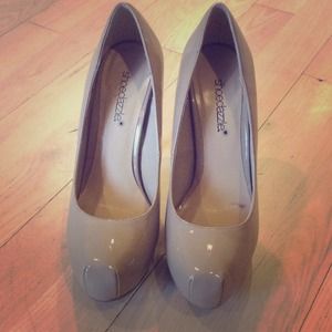 Shiny Nude Platforms