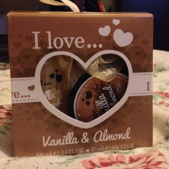 Almond vanilla bubble bath set!