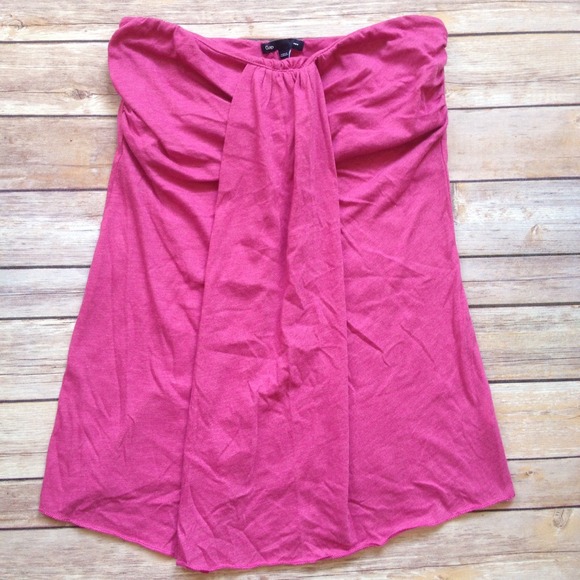 💕Super Cute NWOT Strapless Pink Gap Top💕 - Picture 2 of 4
