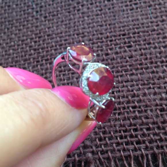 Sold Genuine ruby ring in 10k white gold. Size 6 - Picture 3 of 4
