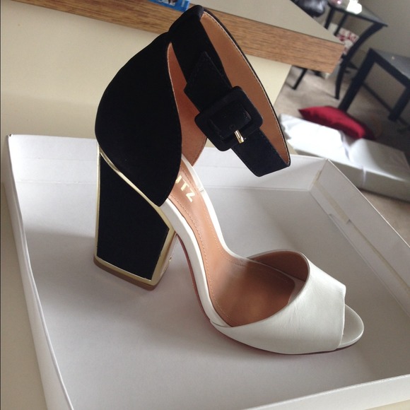 ✋✋HOLD ✋✋  FOR @katebsk007, Schutz 909