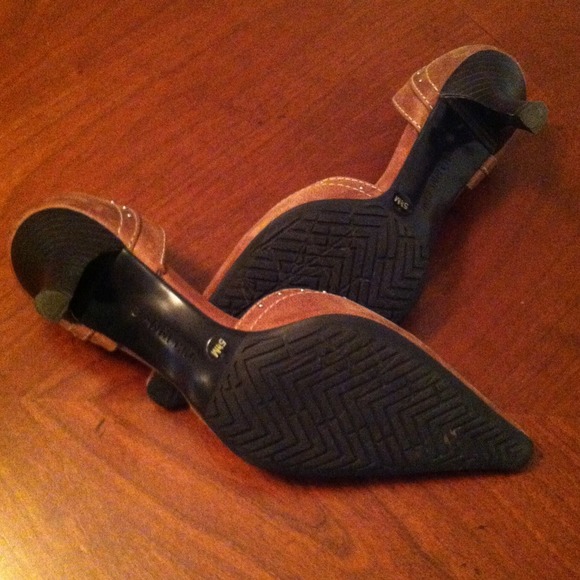 "Rare" Gianni Bini Heels. NWOT Size 5.5 - Picture 4 of 4