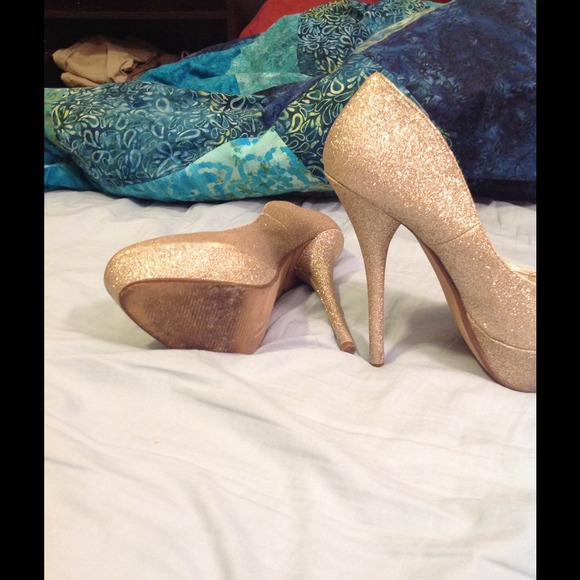 Gold sparkle heels - Picture 2 of 2