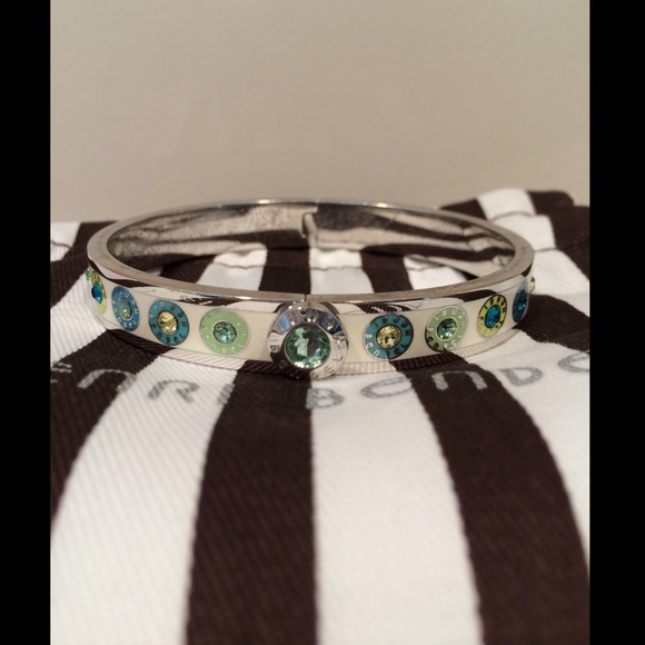 Looking for this Henri Bendel bracelet..!!!