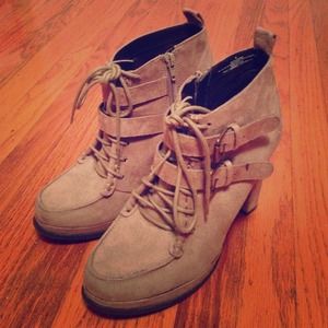 🌟Taupe Lace Up Ankle Booties🌟