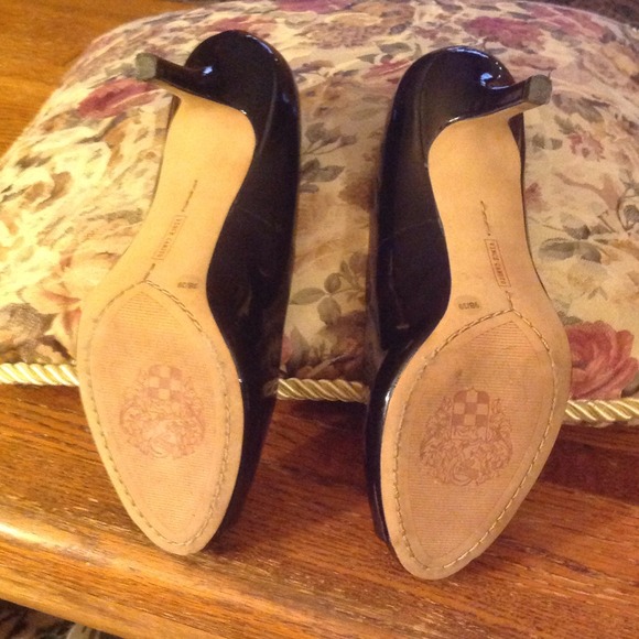 Shoes. - Picture 2 of 3