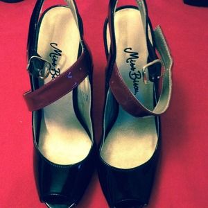 Nice black/ red dressy shoes