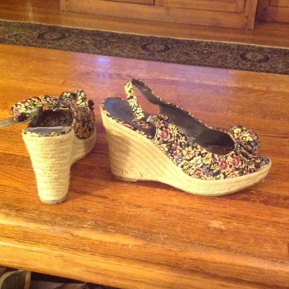 Shoes - Picture 3 of 3