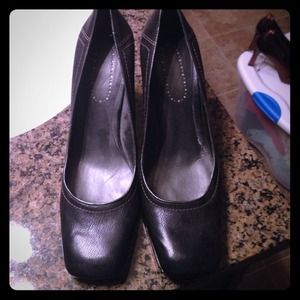 Nine West black heels. Excellent condition! Size 9