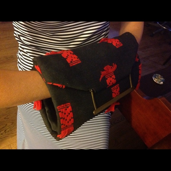 KEEPING!!Uncommonly Gorgeous Dah-ling Muff Handbag - Picture 1 of 2