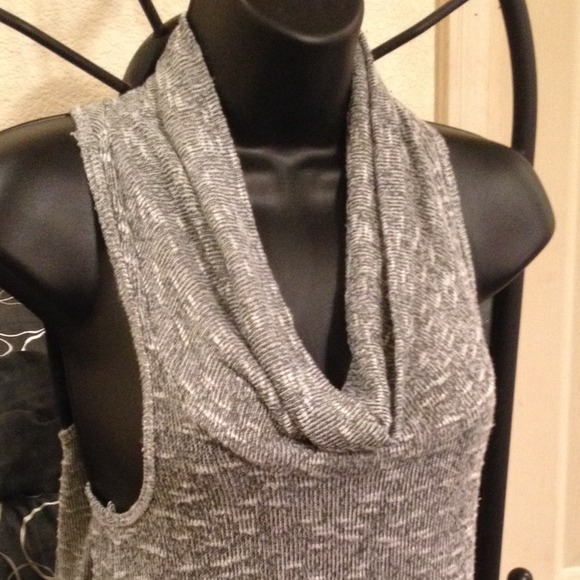 💢SOLD💢 in Bundle💢Little Grey sweater top💕 - Picture 3 of 4