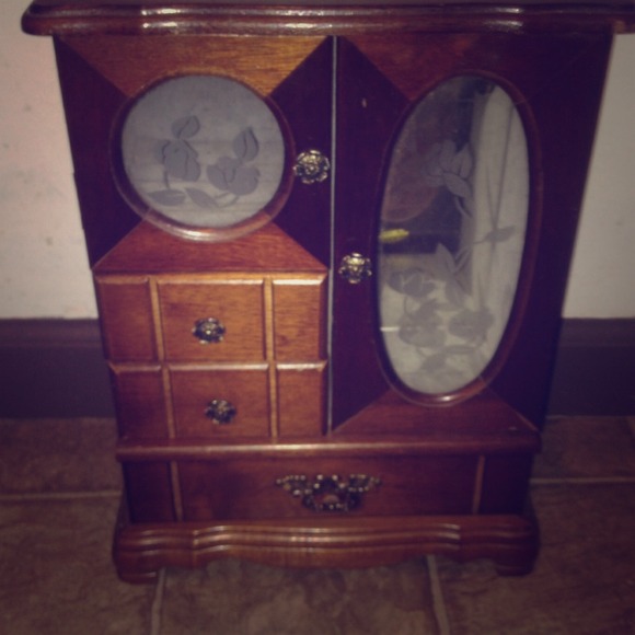 Jewelry box