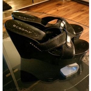 *BUNDLE*Black Wedges & Silver belt for @amccarter1