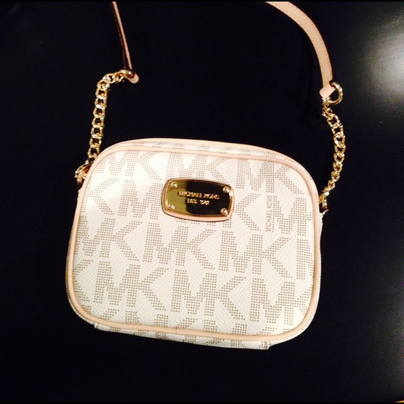 Michael Kors Crossbody!