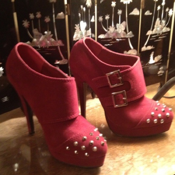 Shoe dazzle booties