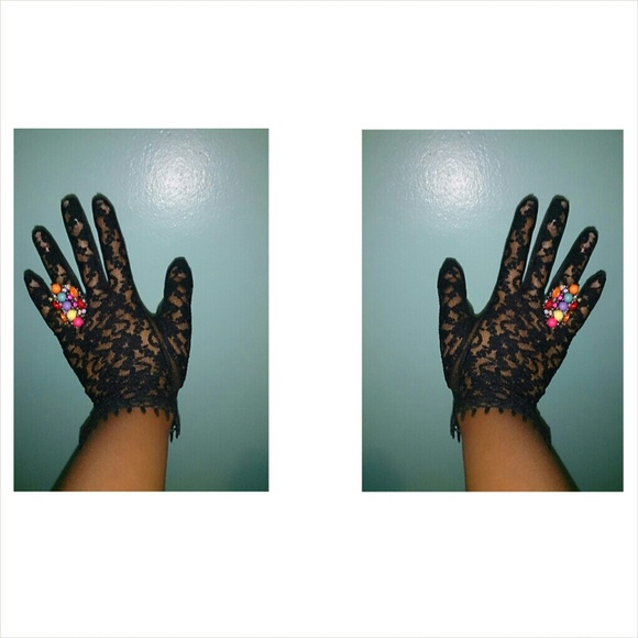 Black lace gloves