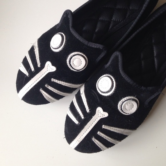 Black cat face shoes MJ
