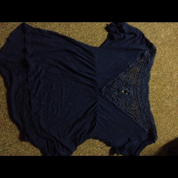 Vneck - Picture 2 of 2