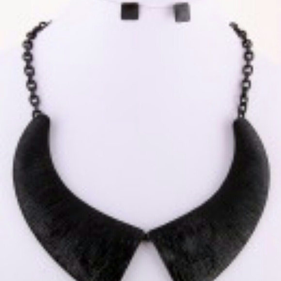 Bib neclace