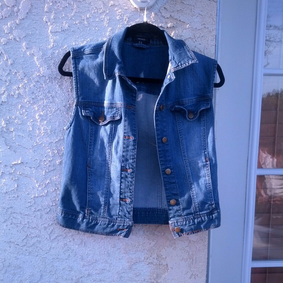 Denim sleeves vest