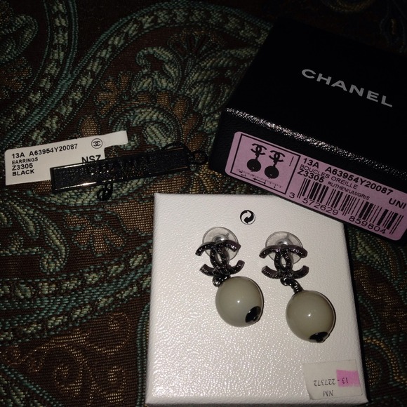 Chanel Earrings Authentic!! Great Condition