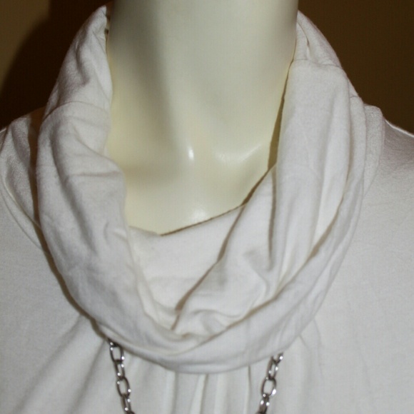 SOLD.     NEW YORK & COMPANY Turtle Neck Blouse XL - Picture 2 of 4