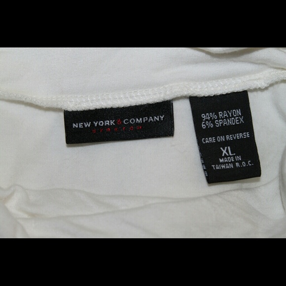 SOLD.     NEW YORK & COMPANY Turtle Neck Blouse XL - Picture 4 of 4