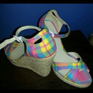 Wedge heel shoes