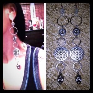15$ skull drop earrings NWT