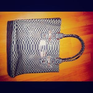 Super Cute Grey Guess Handbag