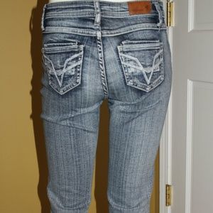 VIGOSS Capri Faded Blue Jeans. Size 1 or 27" waist