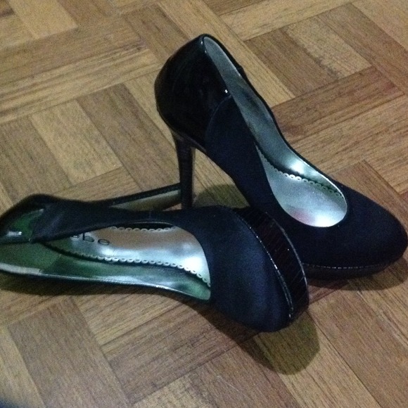 Heels - Picture 4 of 4
