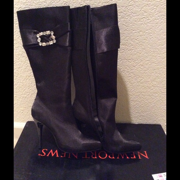 New port News Silk Rinestone boots