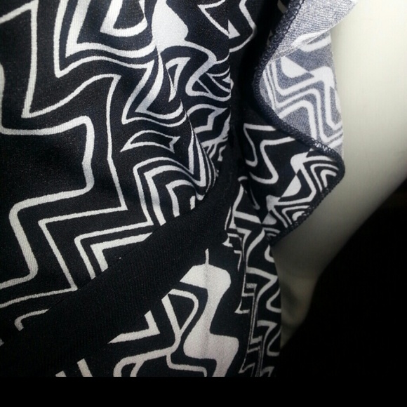 Hankerchief like Blouse size Large - Picture 3 of 4