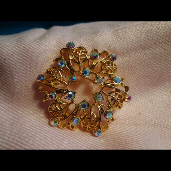 REDUCED!! Gold pendant w Aurora Borealis stones.