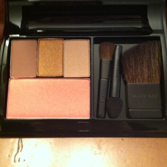 Mary kay compact