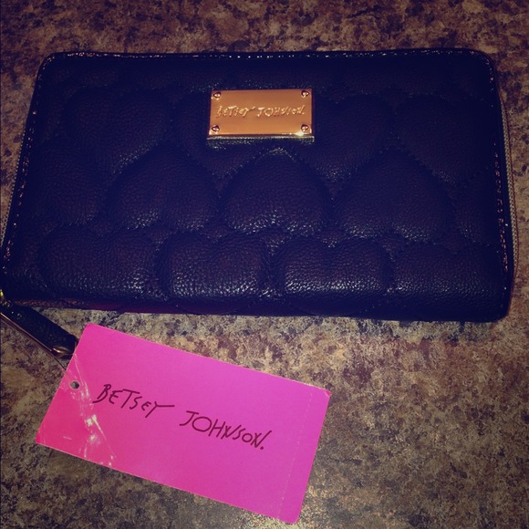Betsy Johnson be-Mine wallet