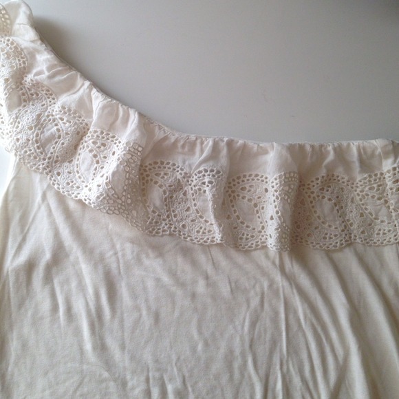 One sided embroidered lace top - Picture 2 of 4