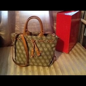 Authentic Dooney& Bourke Signature print tote