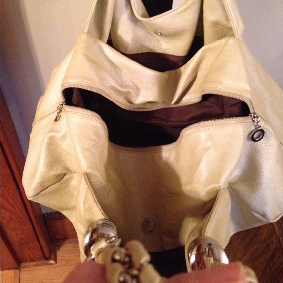 Gold hobo style handbag - Picture 2 of 3