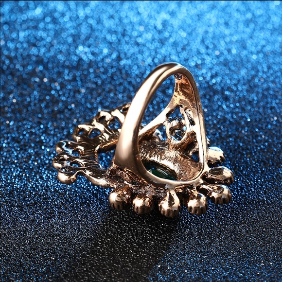 Gorgeous ring - Picture 2 of 3