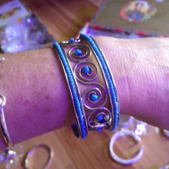 BEAUTIFUL BLUE CUFF BR