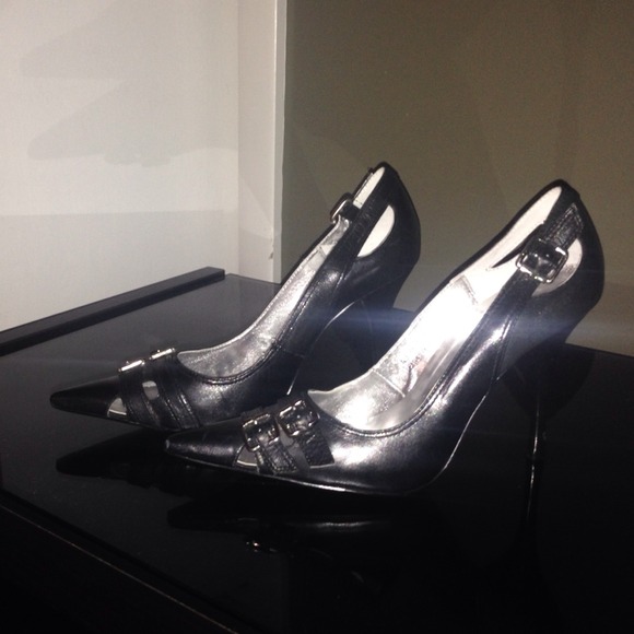 Women's black pumps