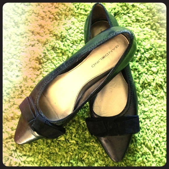 Bandolino Flats with a Bow size 9