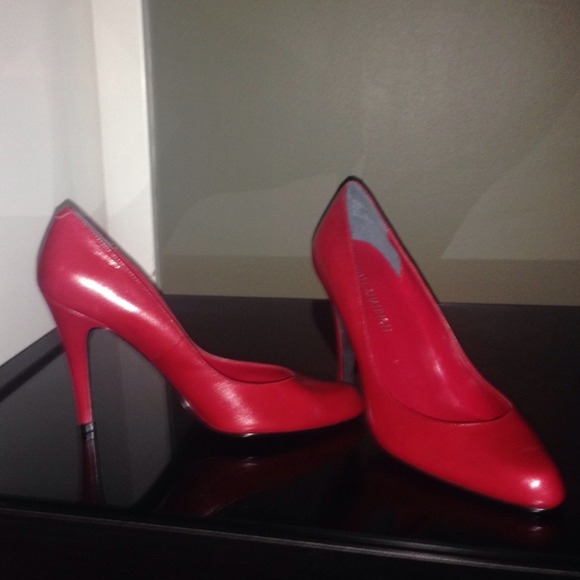 Women's sexy red pumps