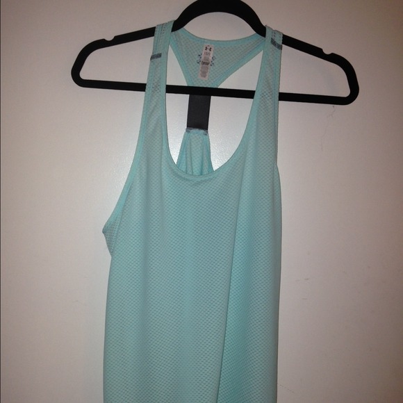 Under Armour tank bundle