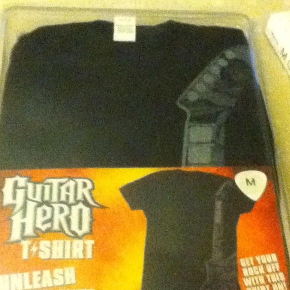 Guitar hero tshirt size medium - Picture 2 of 3